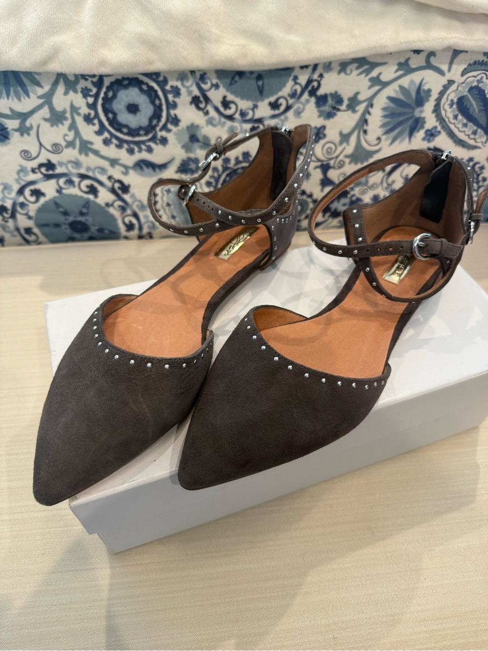 Halogen Bristal Charcoal Suede Studded Pointed Toe Flats Size 9M New in Box
